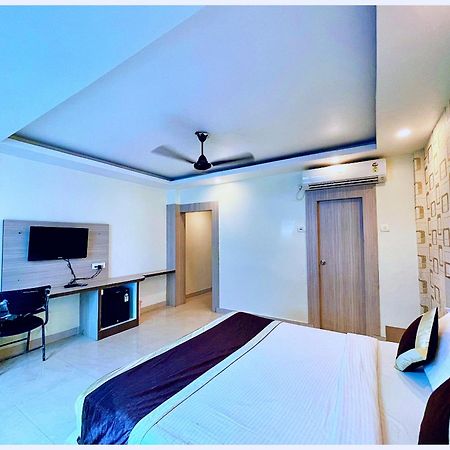 Hotel Aparna Grand Near Ram Janam Bhoomi And Temple - Fully Air Conditioned - Free Wifi Available - Best Budget Hotel In Ayodhya Buitenkant foto